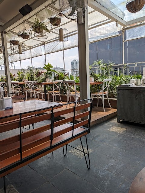 The Woodpegger Retro Bar & Kitchen 3