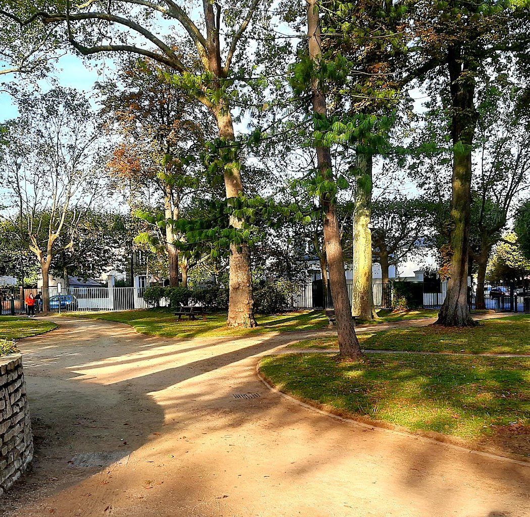 Square Victor Basch 1