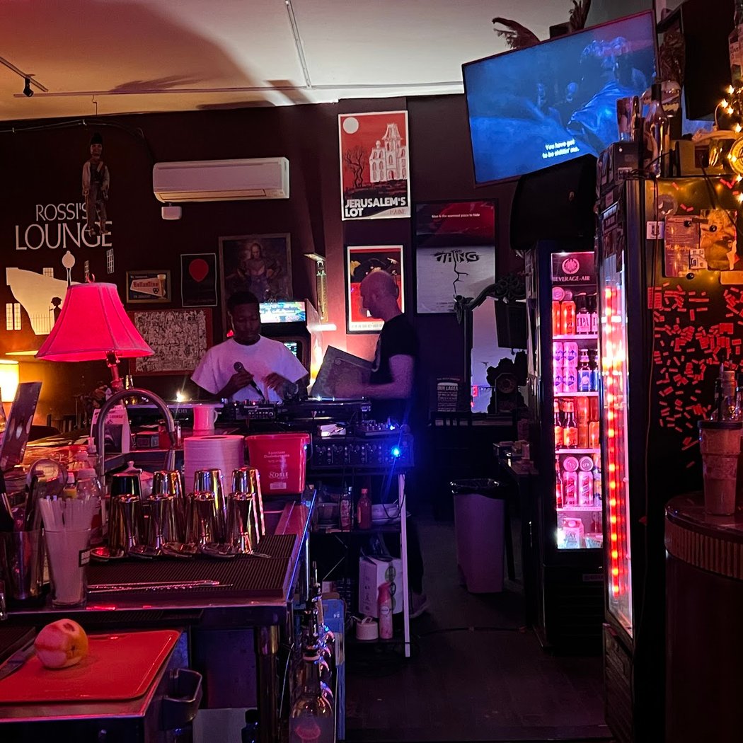 Rossi's Lounge 1