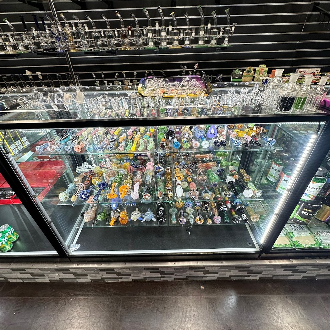 Hidden Gem Smoke Shop 3