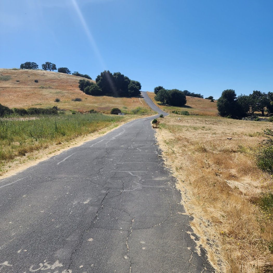 Stanford Dish Trail Parking 2