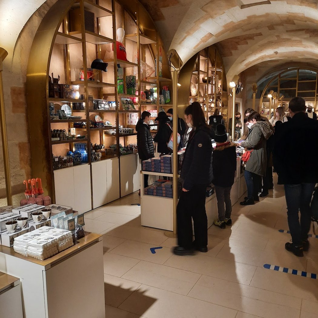 Boutique Cour de Marbre 2