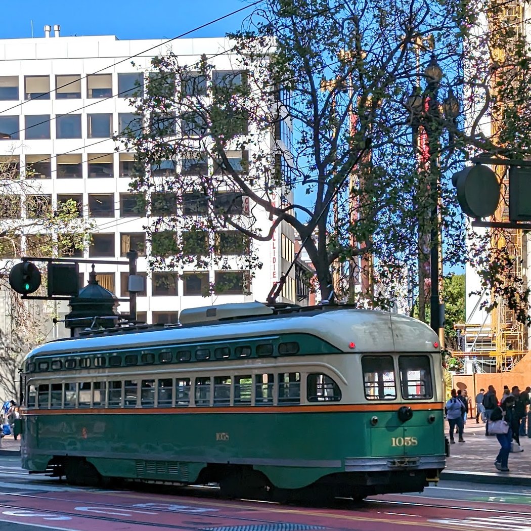 San Francisco Scavenger Hunt with Pub & Cafe Stops 1