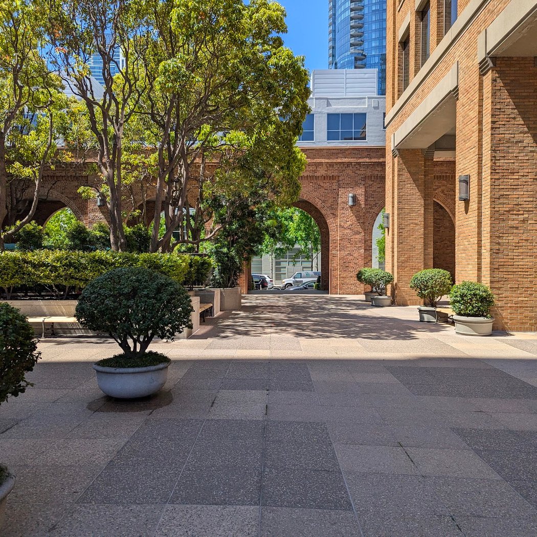 Hills Plaza 3