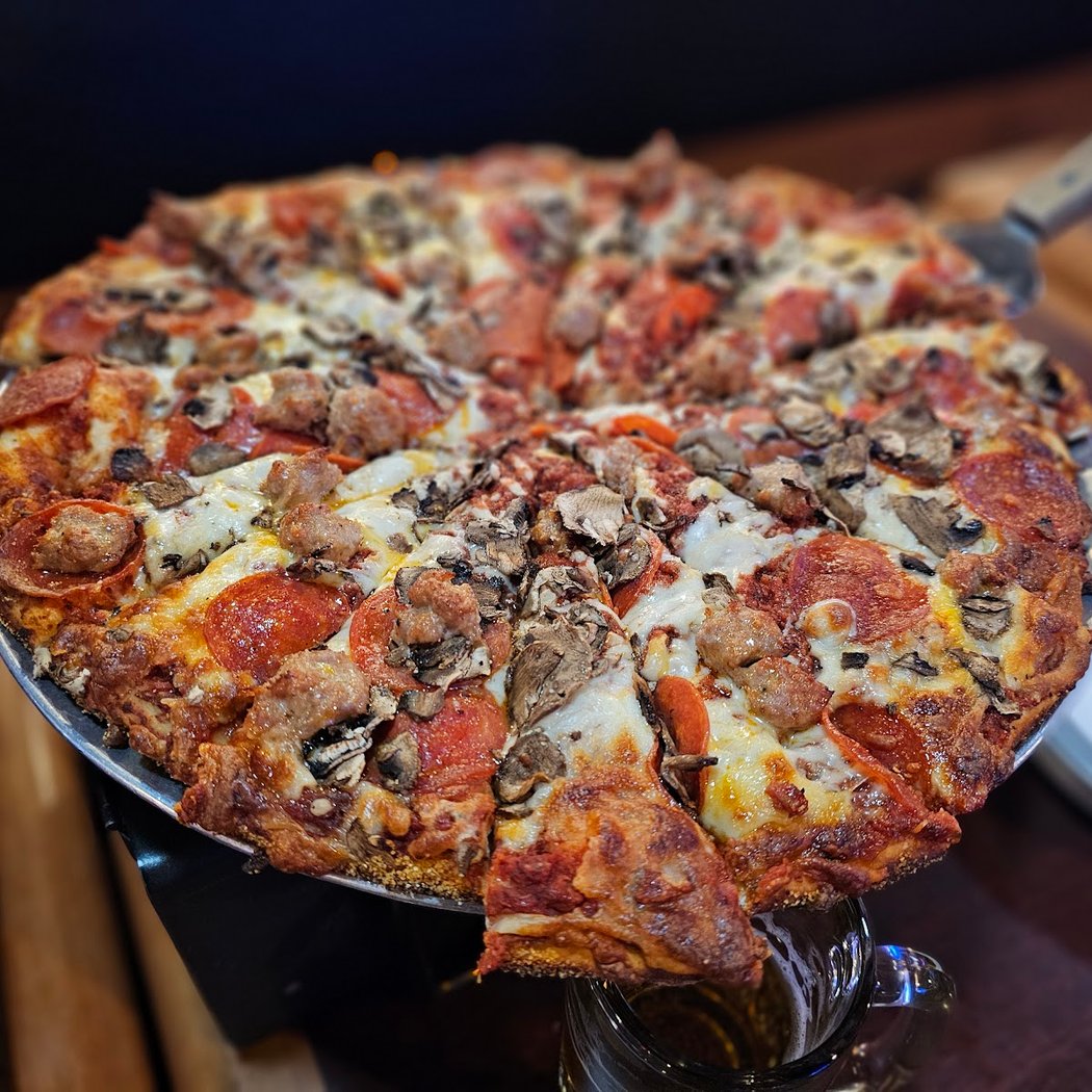 Pinky's Pizza & Pub 1