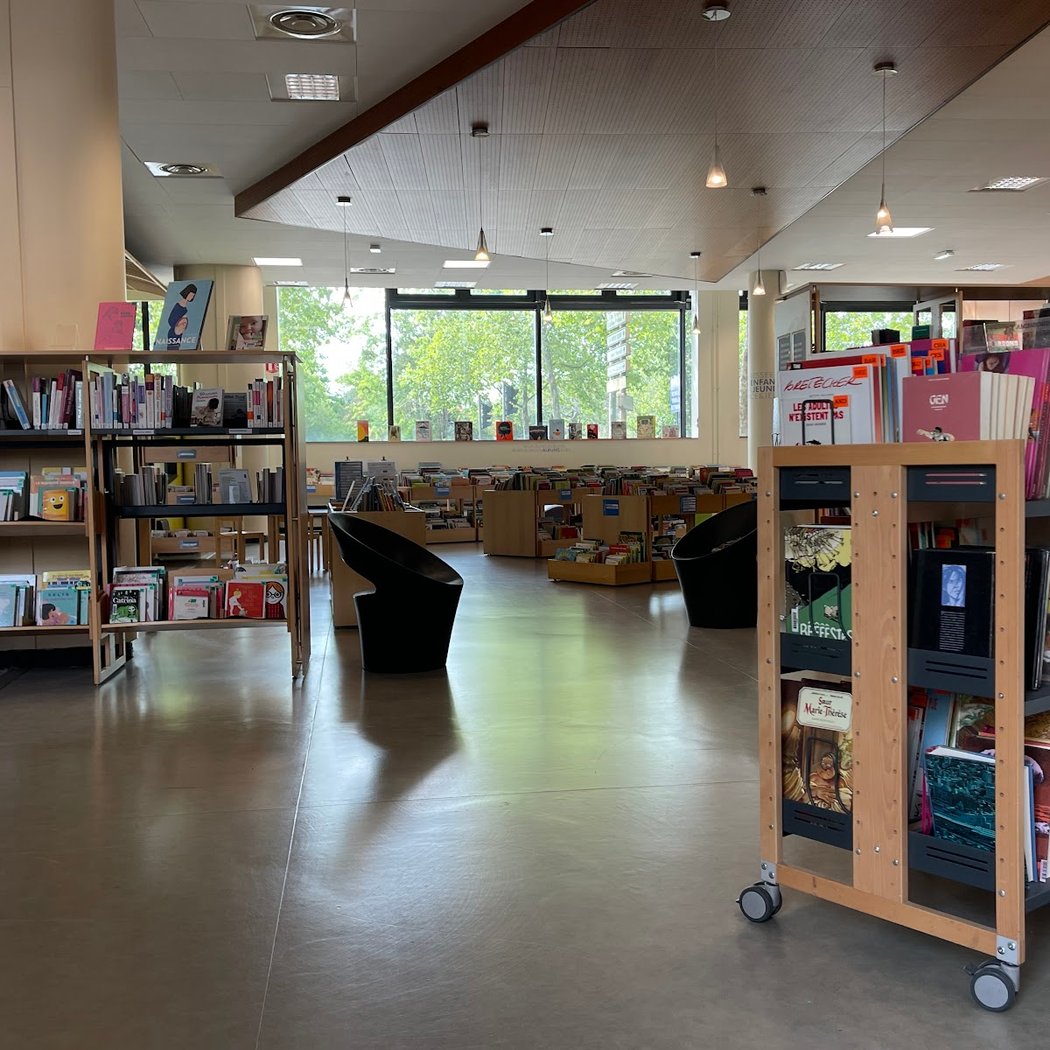 Library Les Mureaux 3