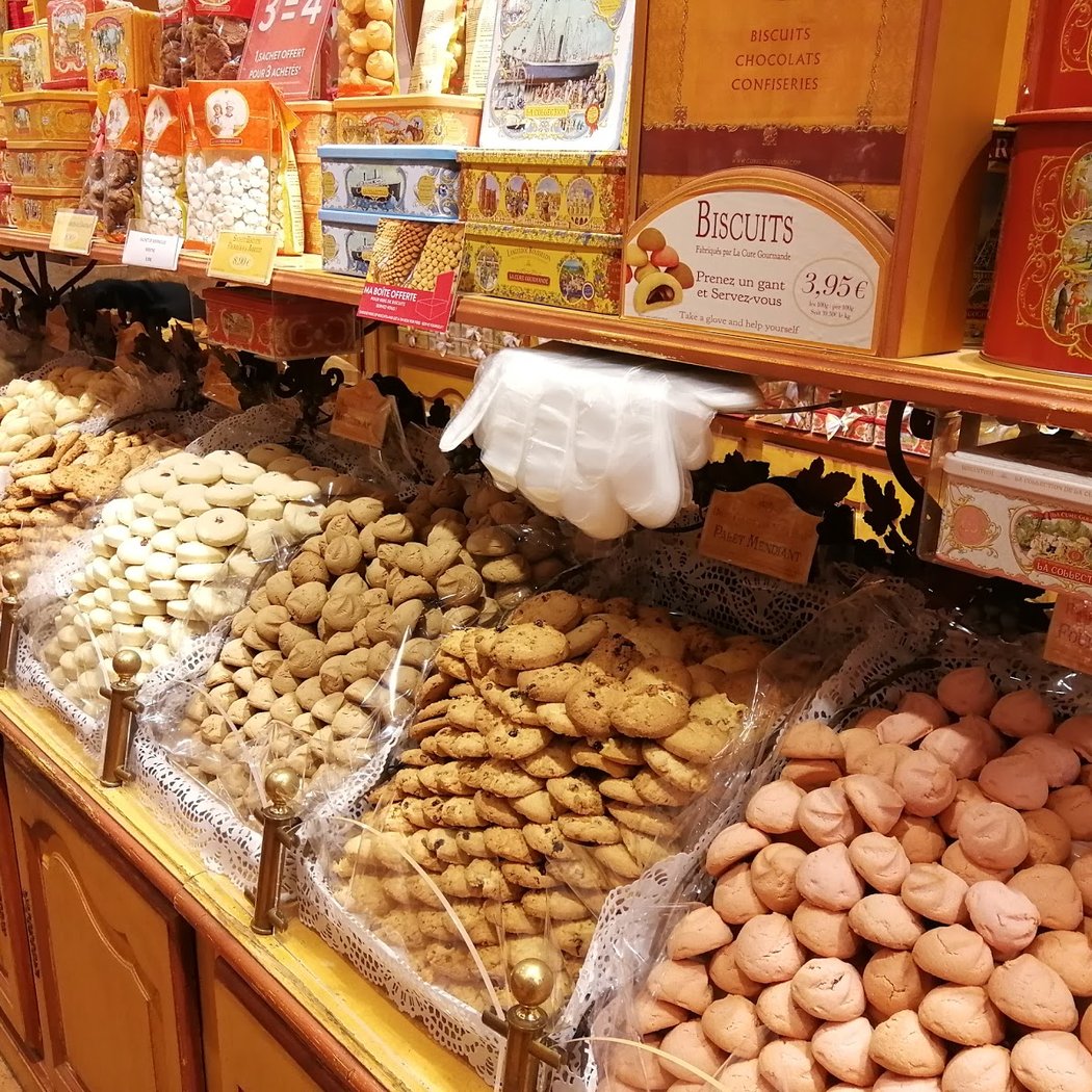 Stroll and Splurge at Bercy Village 3
