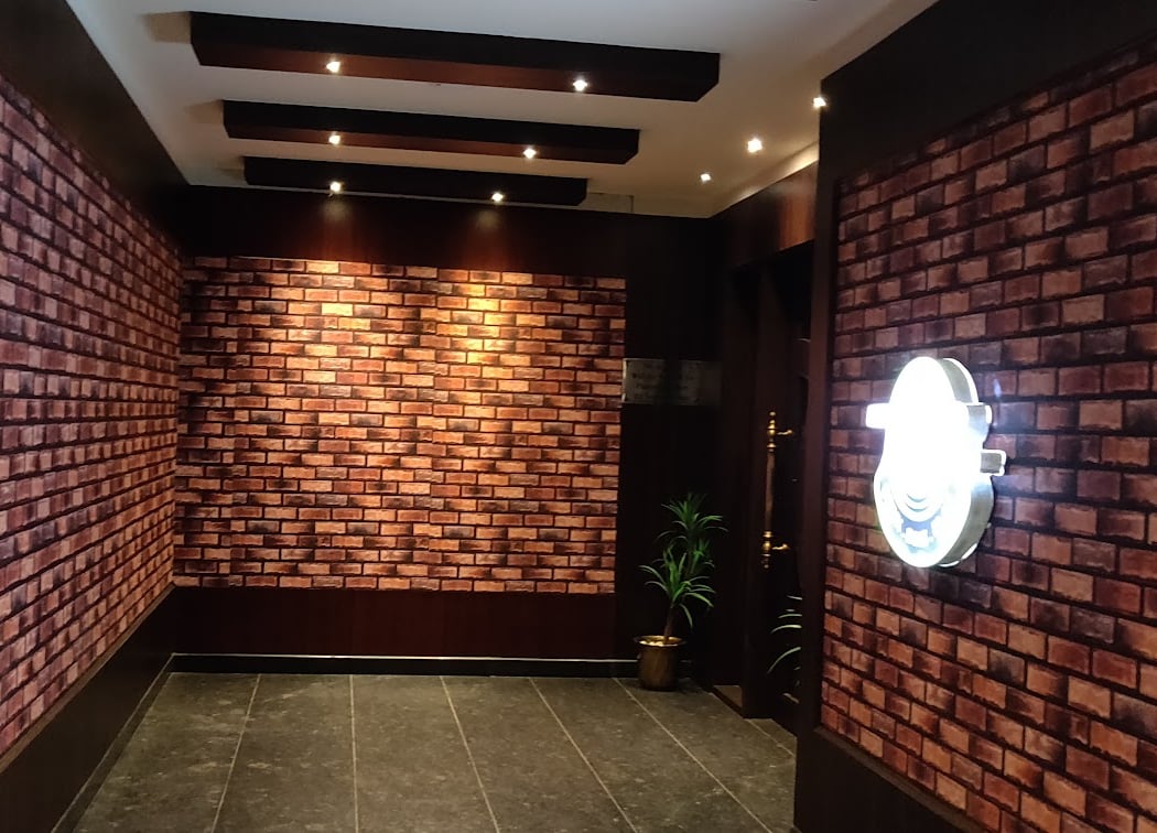 B52 - Sports Bar - R.G Royal Hotel 3