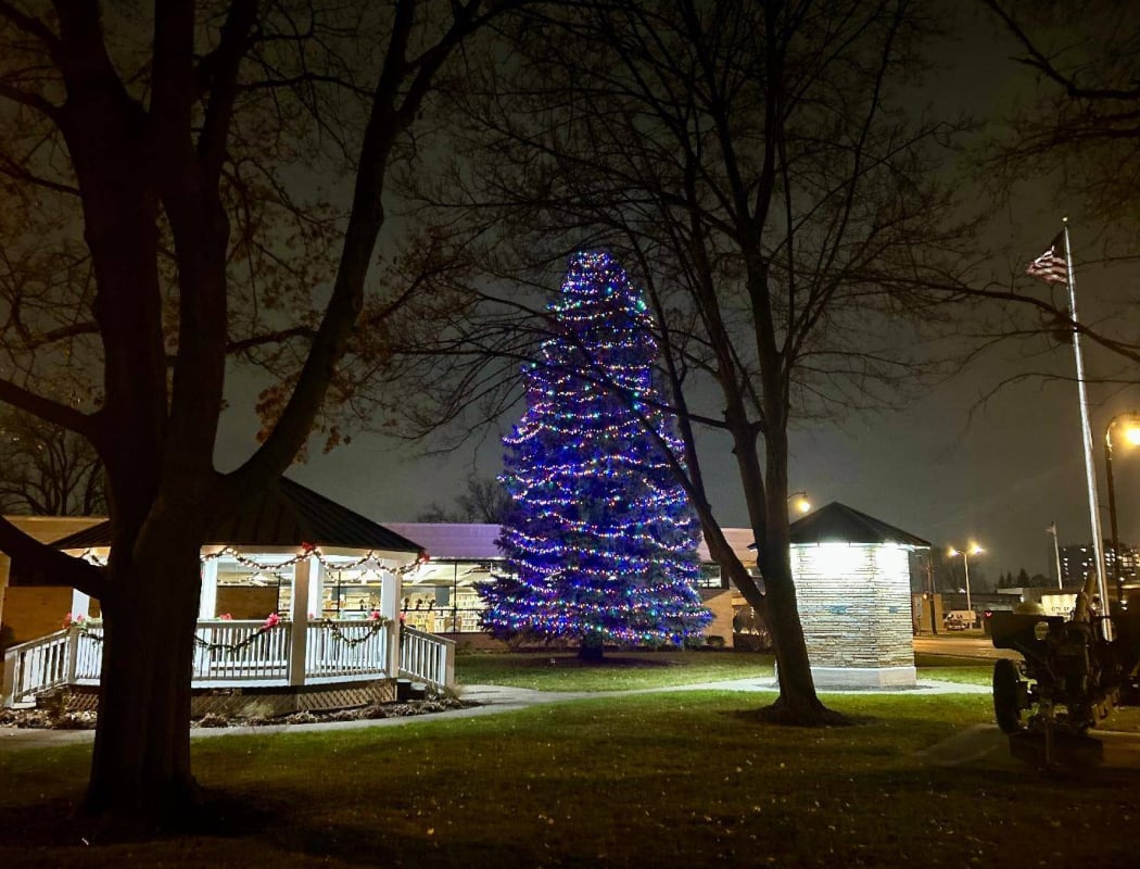 Clawson Christmas Tree Lighting 1