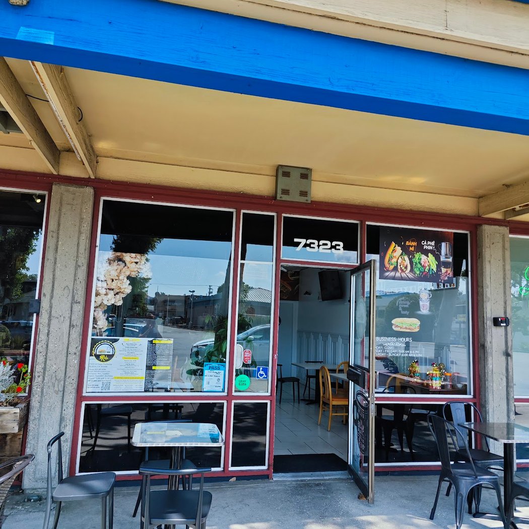 Relo Vietnamese Sandwich and Coffee 2