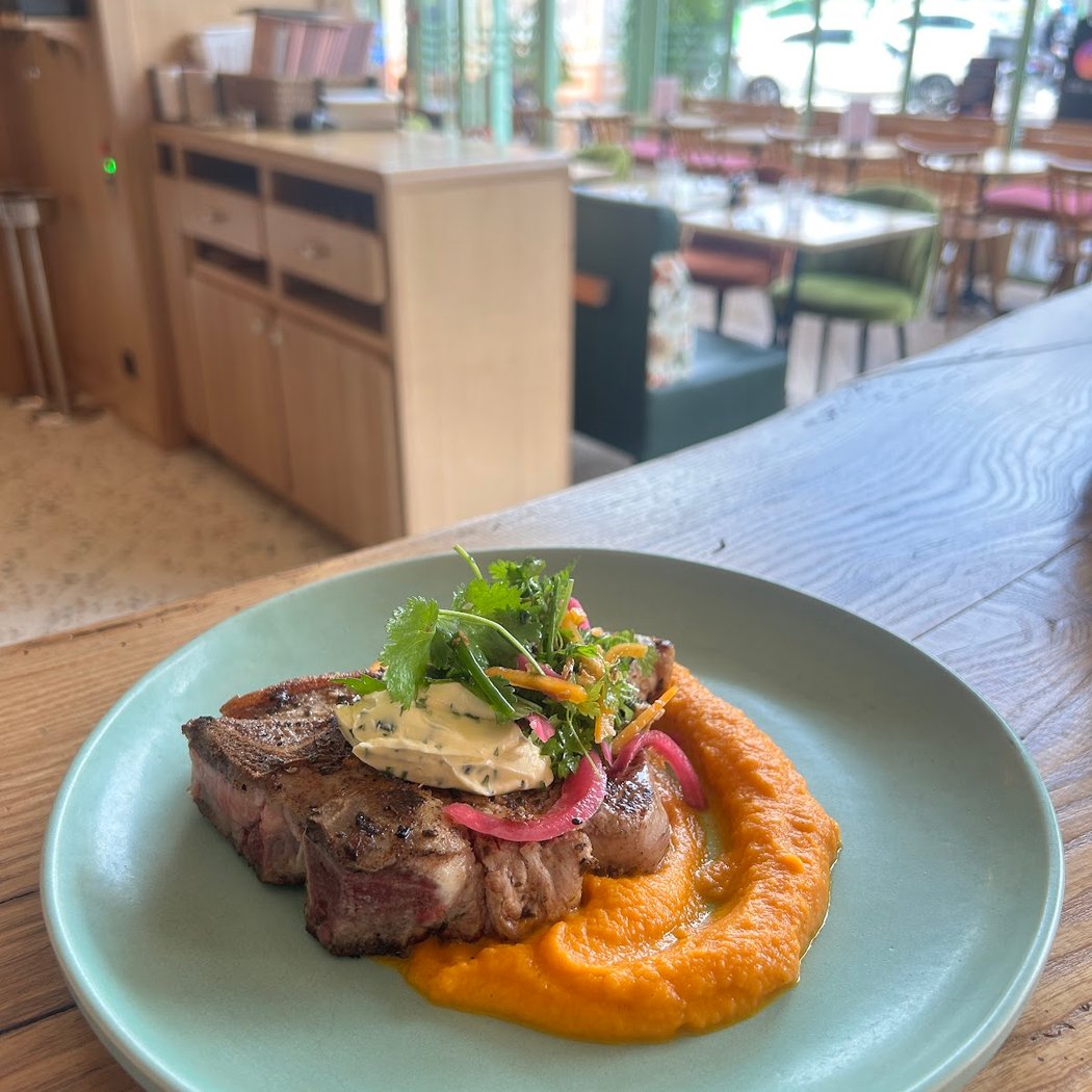 Happy Hour at Café Pauly 3