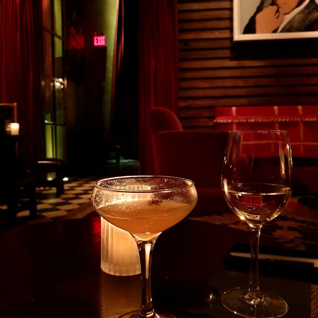 Rose Bar 1