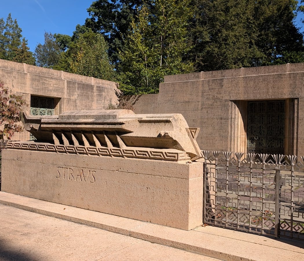 Woodlawn Cemetery • Conservancy 2