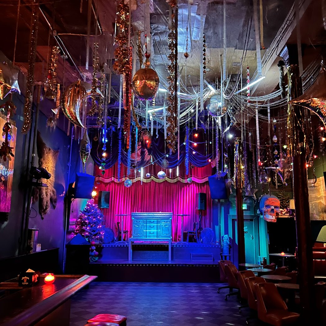 Make-Out Room 3