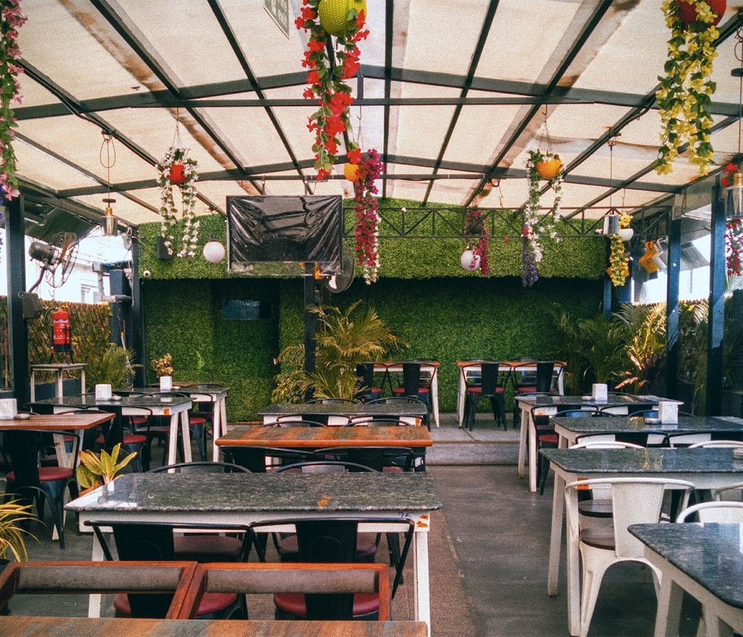 4 Friends Pub, Bar and Kitchen 2
