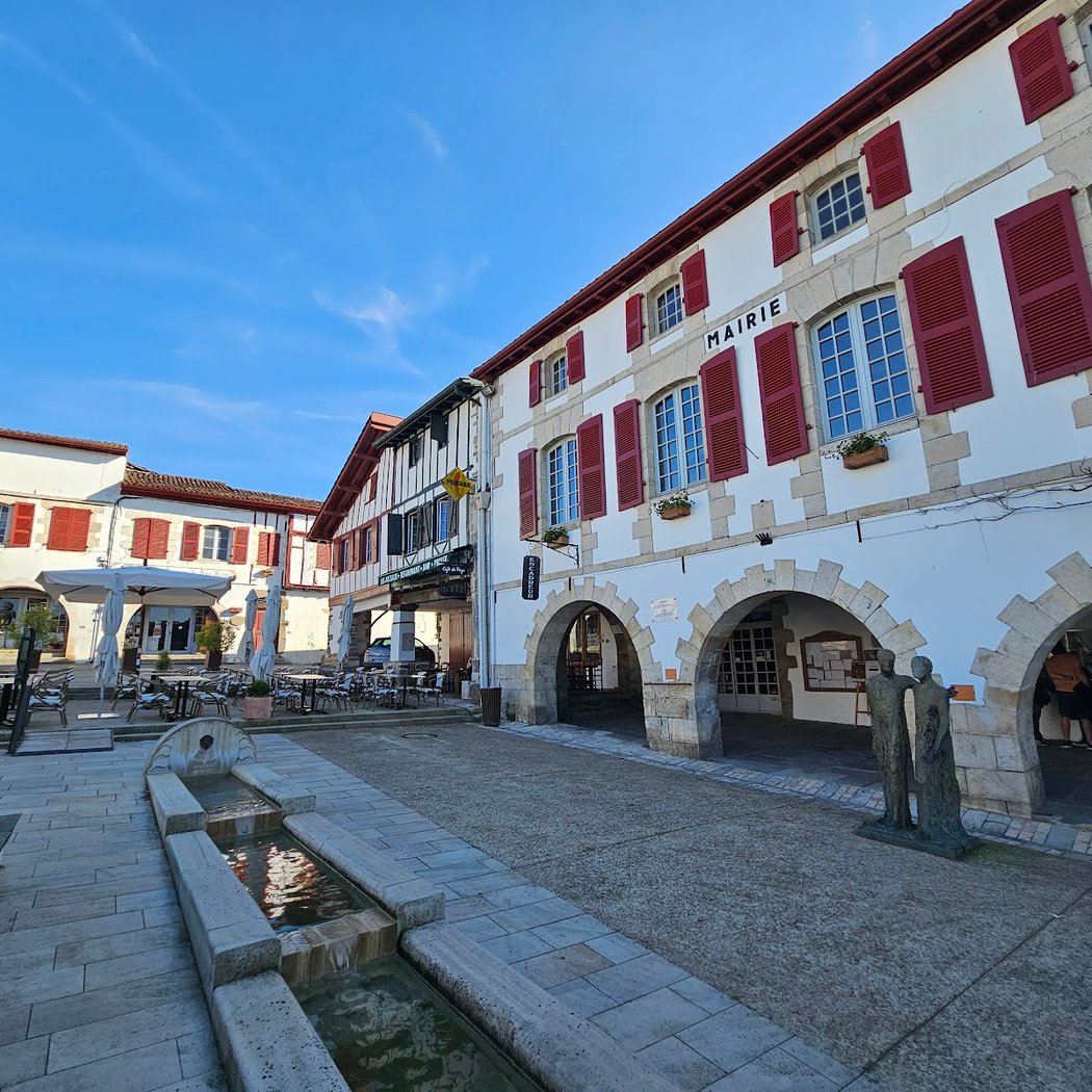 LES ARCEAUX • RESTAURANT • BAR • TAPAS • PRESSE 3