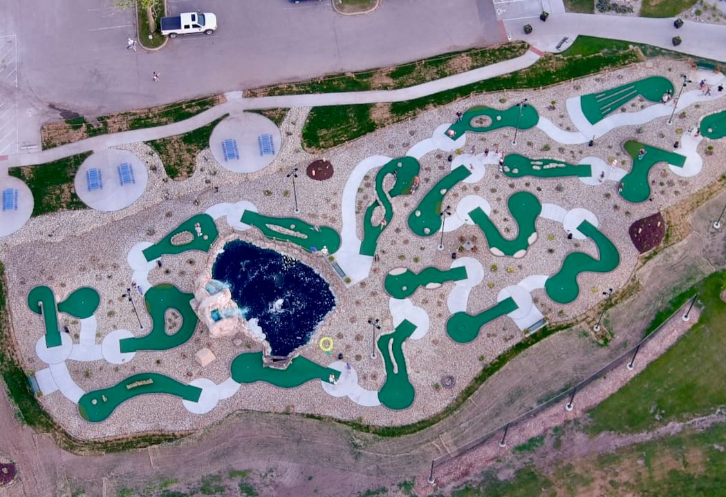 Mini Pines - Mini Golf 1