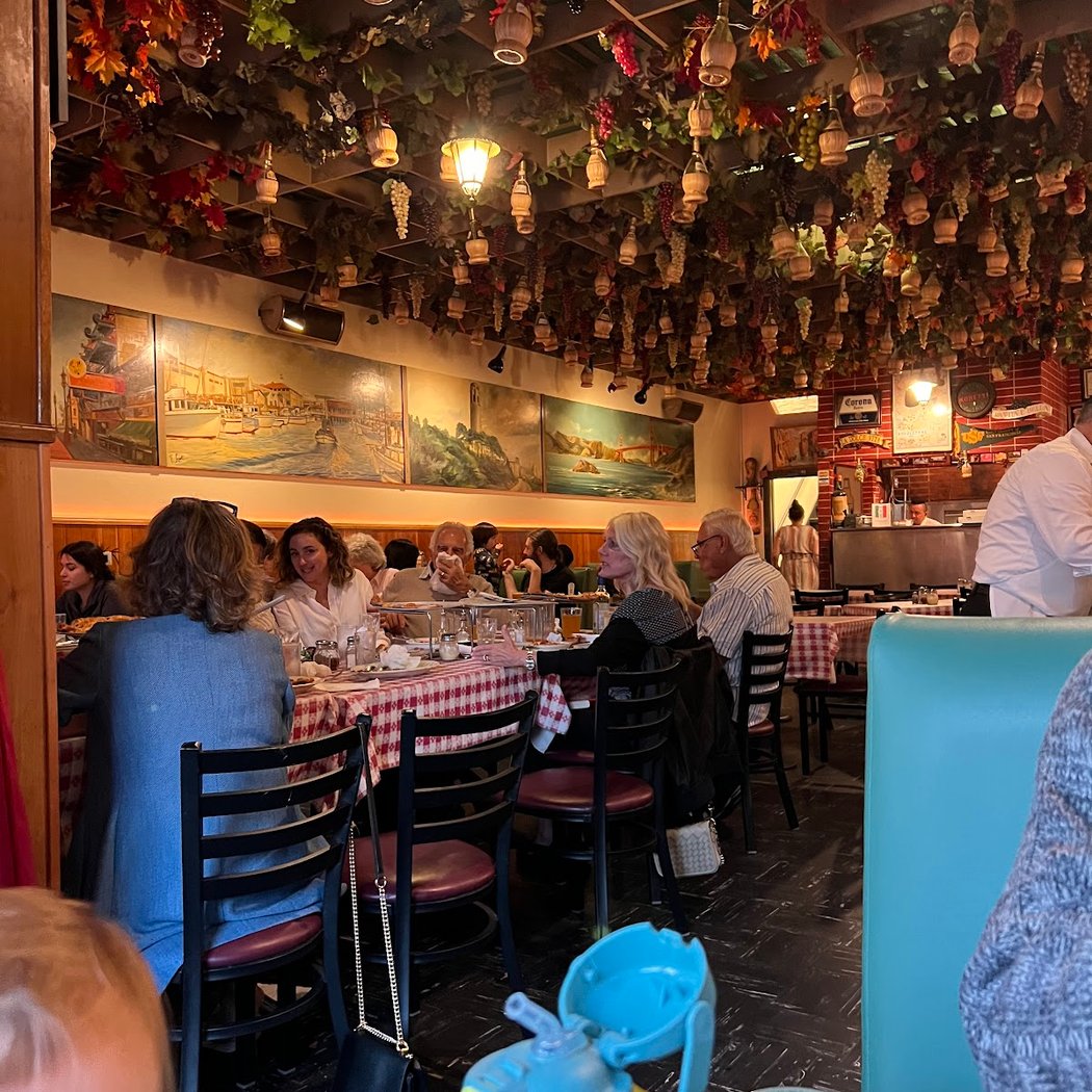 Gaspare's Pizza House & Italian Restaurant 3