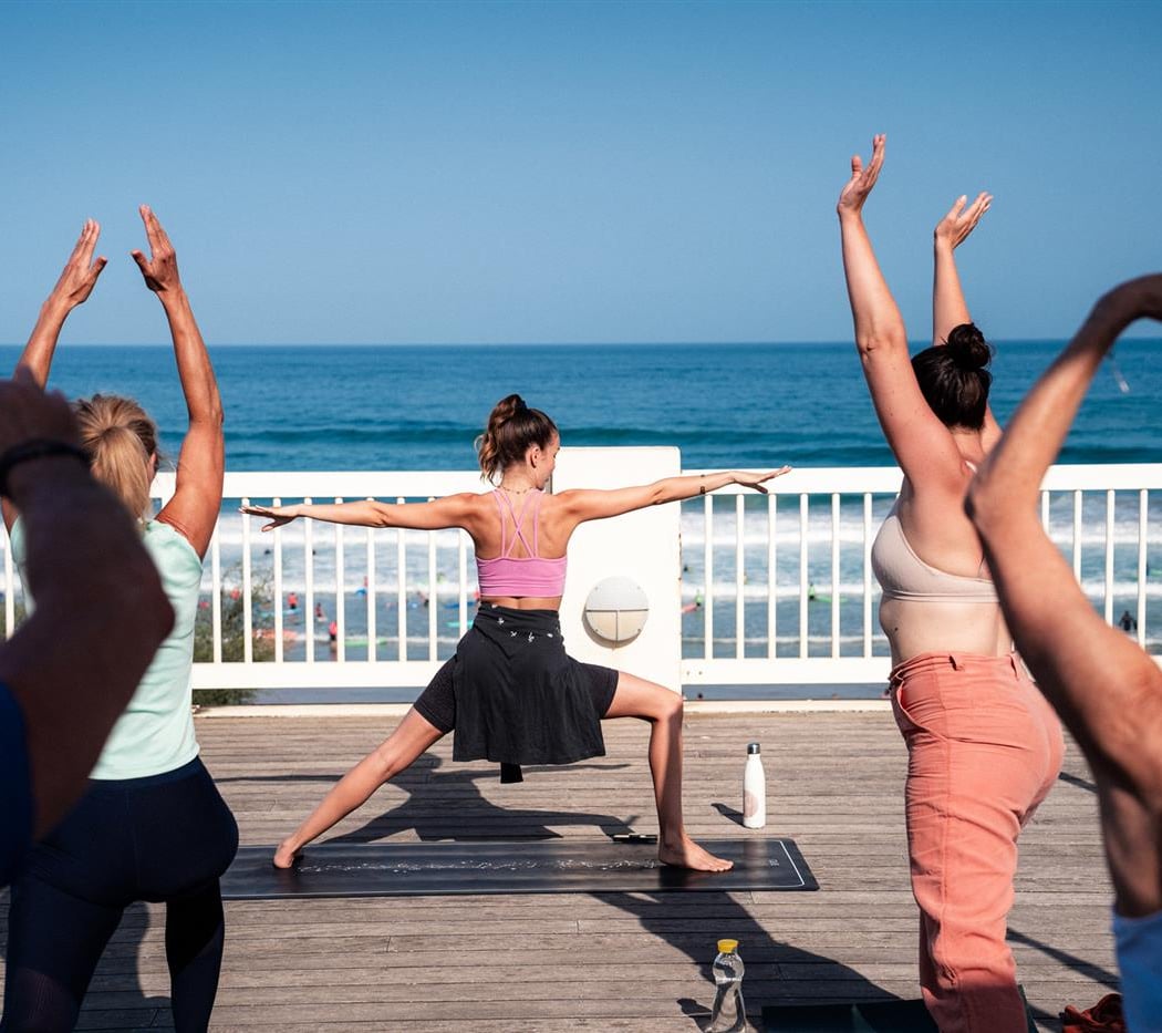 Yoga face à l'océan 1