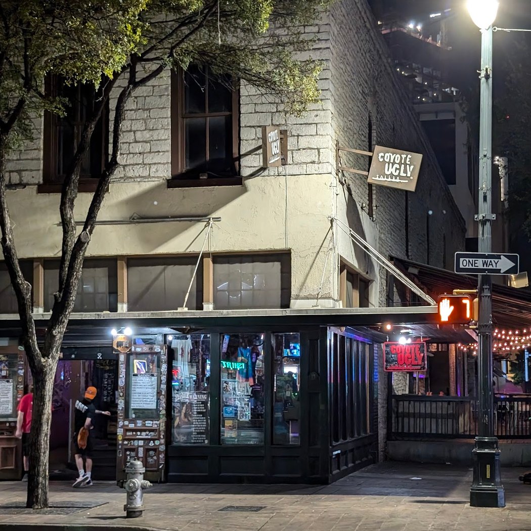 Coyote Ugly Saloon Austin Halloween Bar Crawl 2025 3