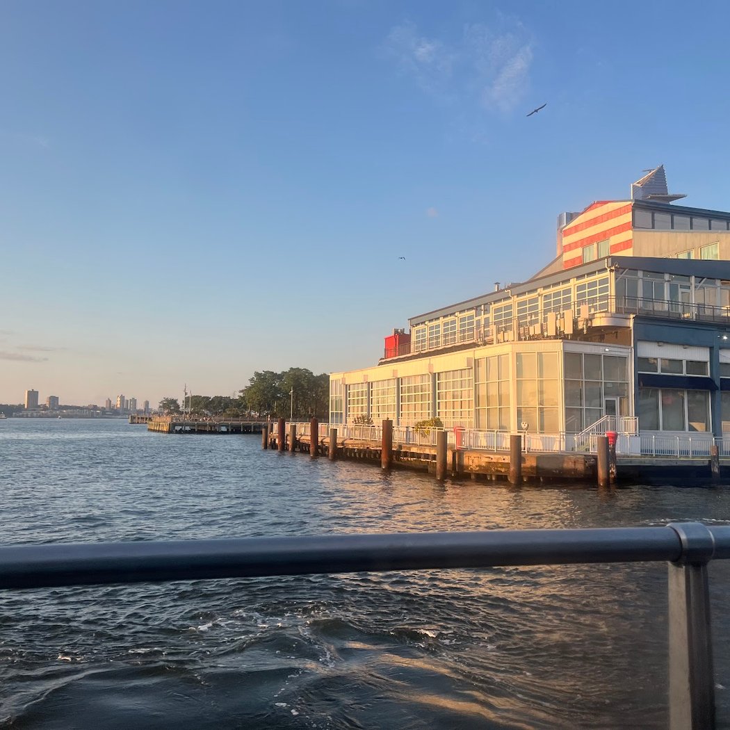 New York Buffet Dinner Cruise 3