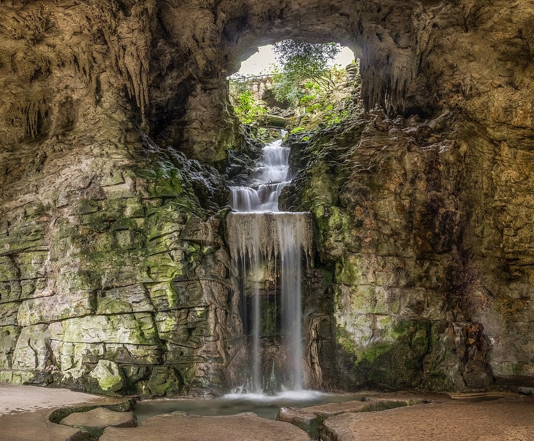Get Lost in Parc des Buttes-Chaumont's Charm 1