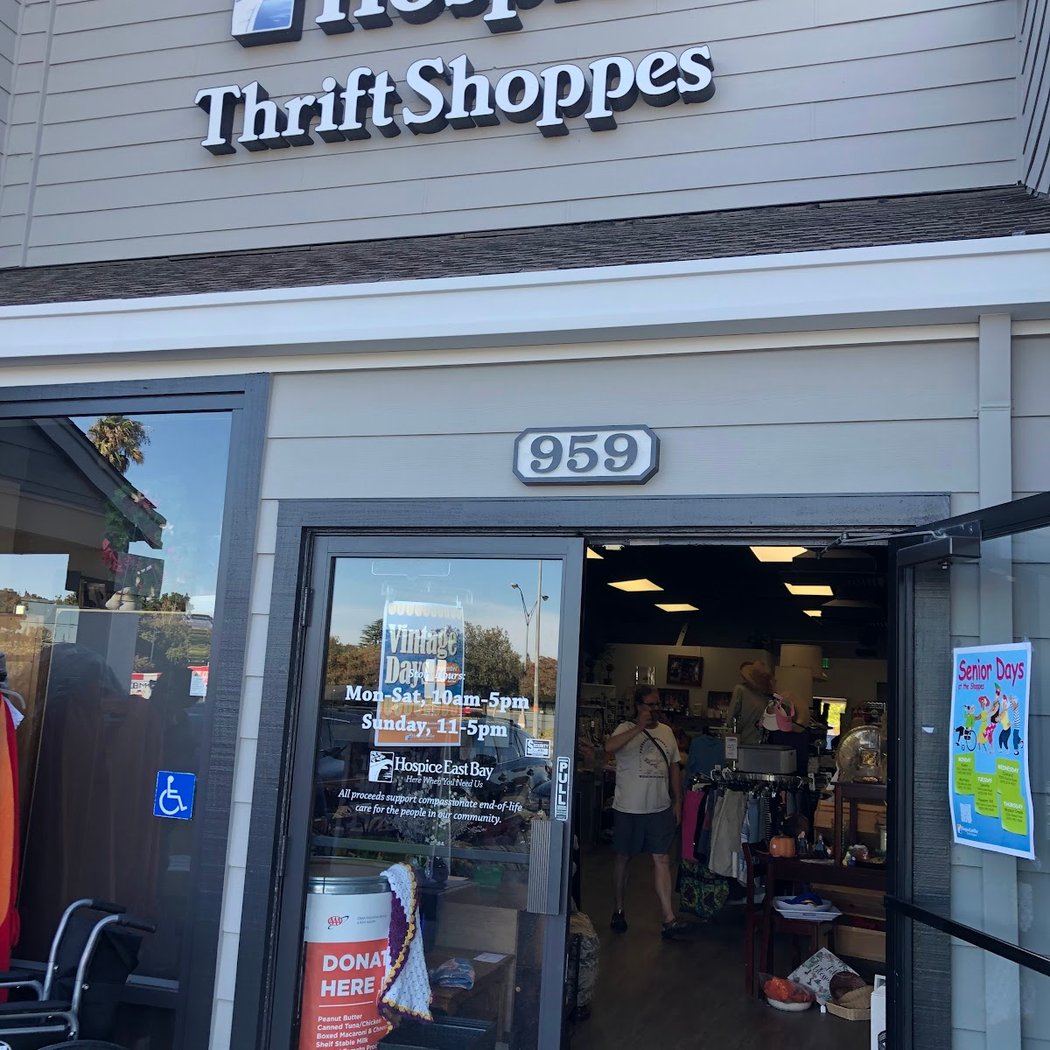 Pleasant Hill Chamber of Commerce: Hospice of the East Bay Thrift Shoppe 2