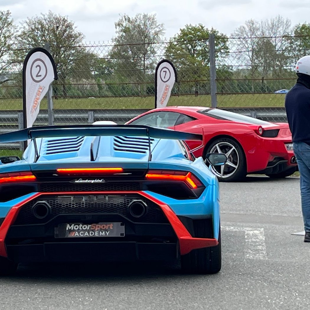 Stage de Pilotage Aston Martin 5