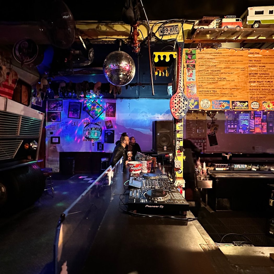 Sindustry Sundays: Kue • Jeff Straw • DJ Lizzie B 4