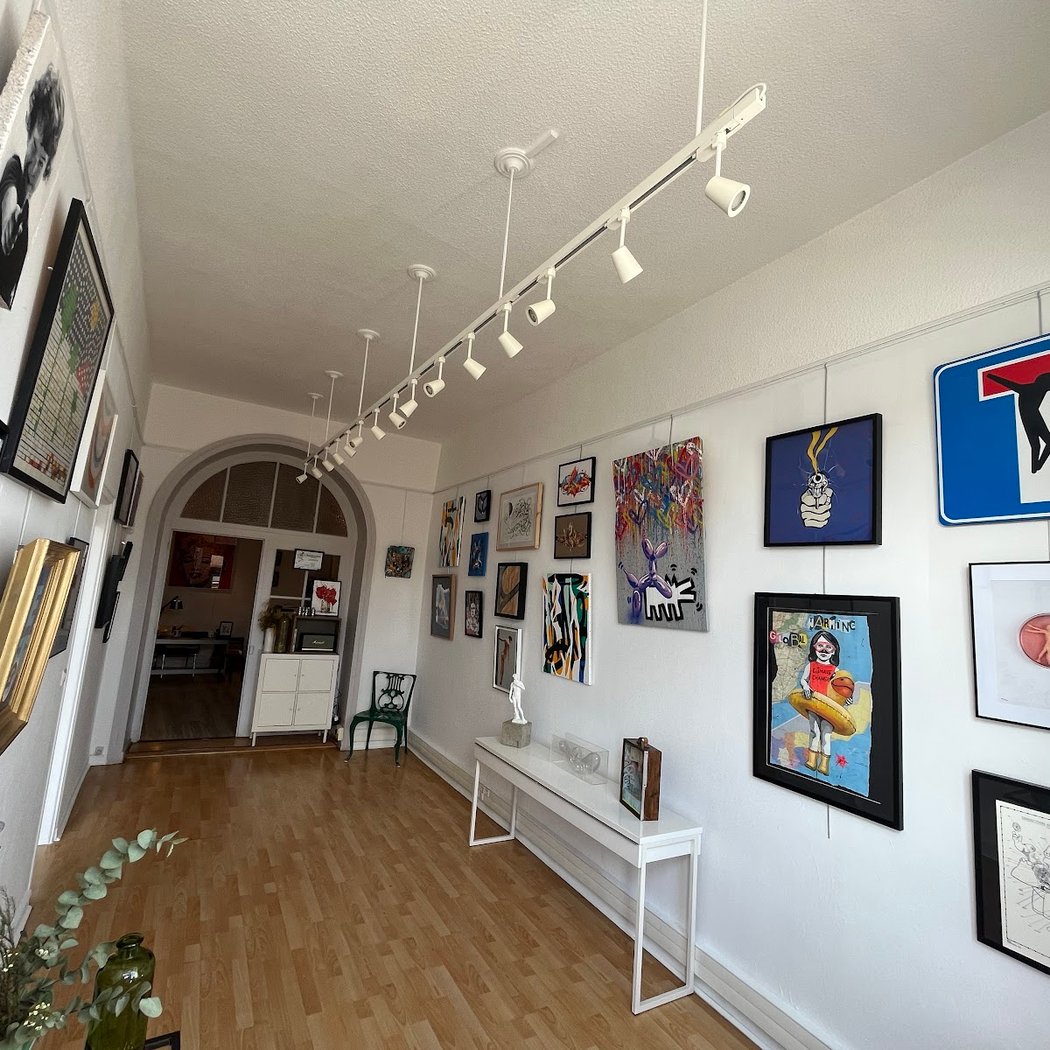 Holy Street Gallery 2