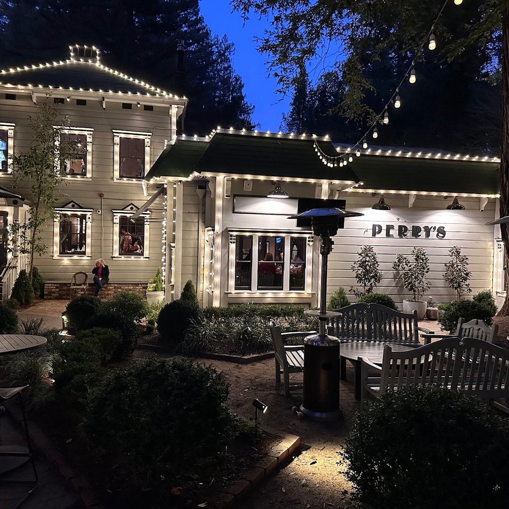 Perry's Holiday Tree Lighting 2