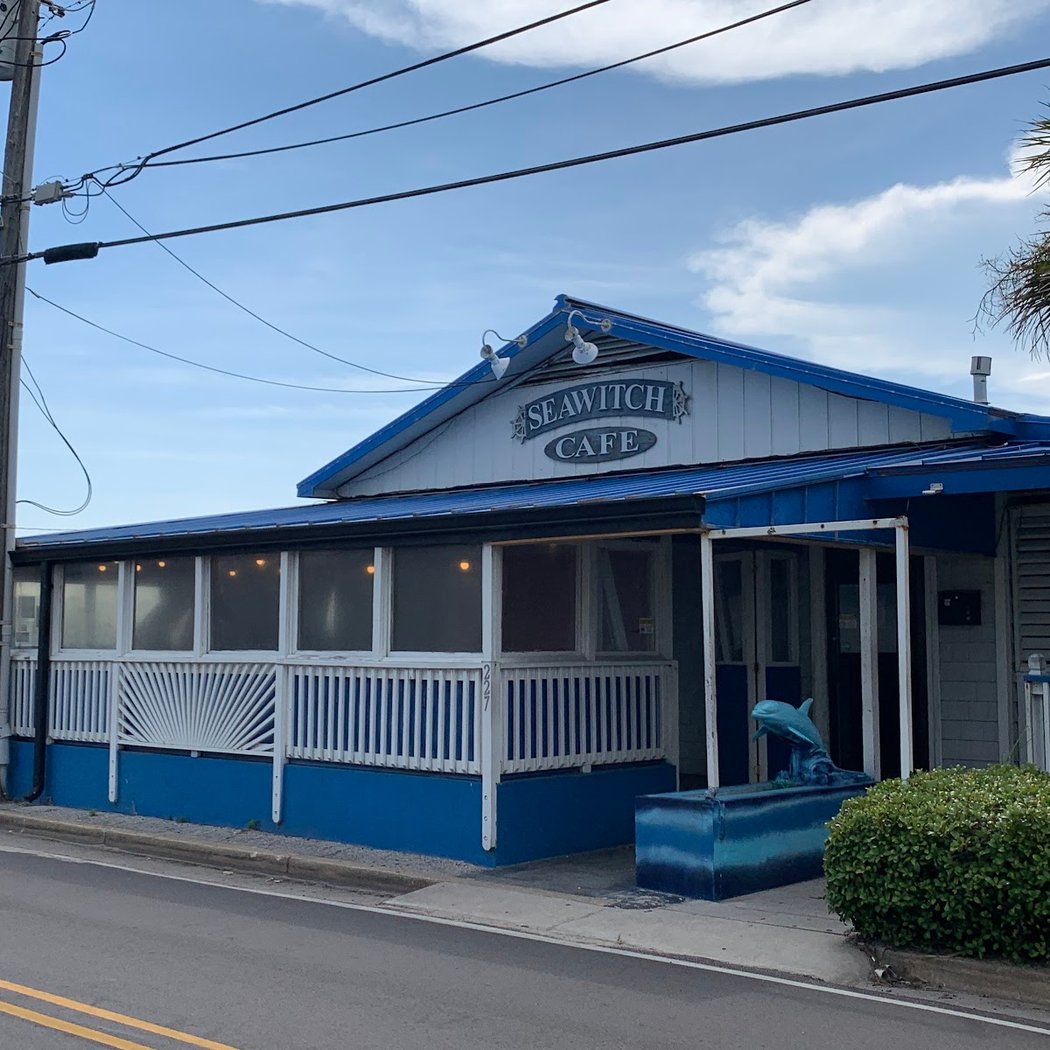 SeaWitch Cafe & Tiki Bar 3