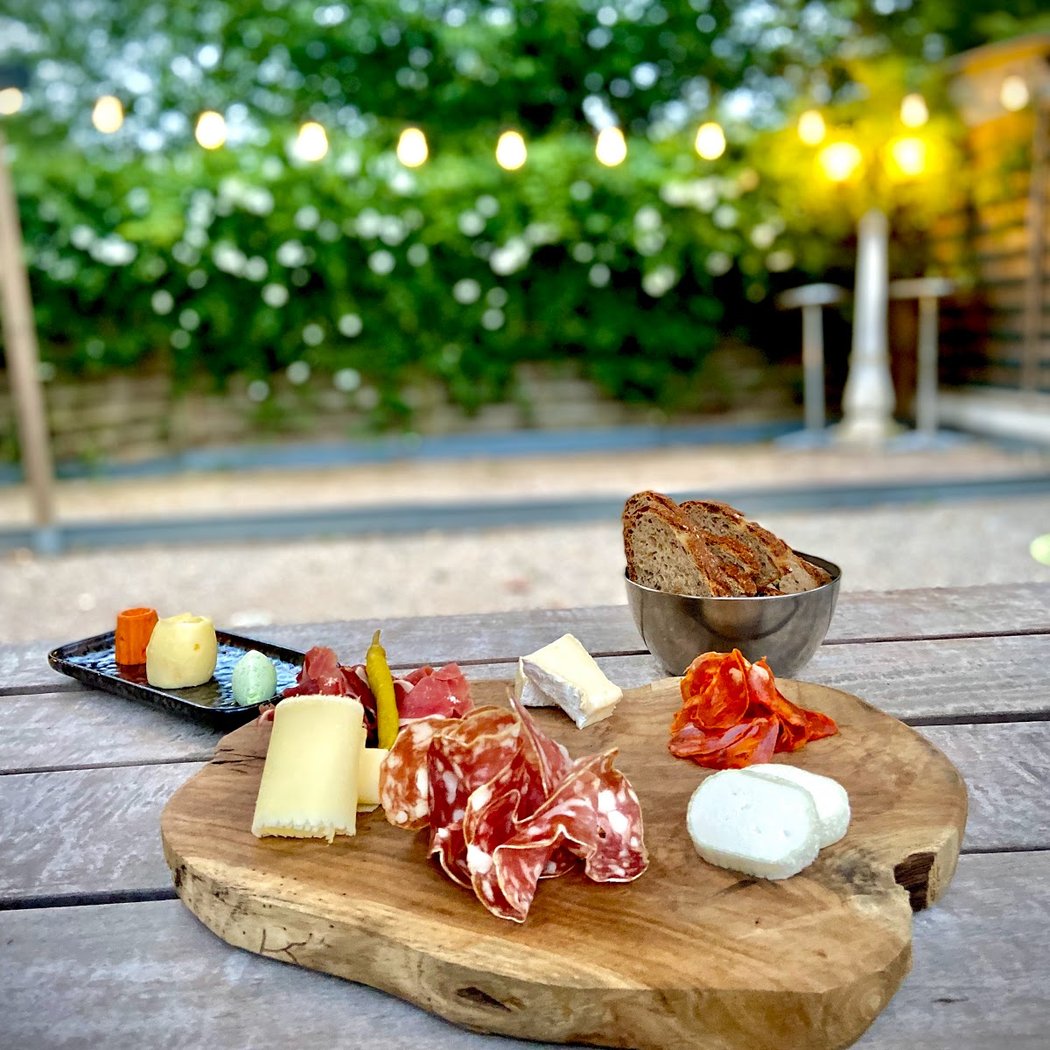 Le 5 Mai - Bar à vins 1