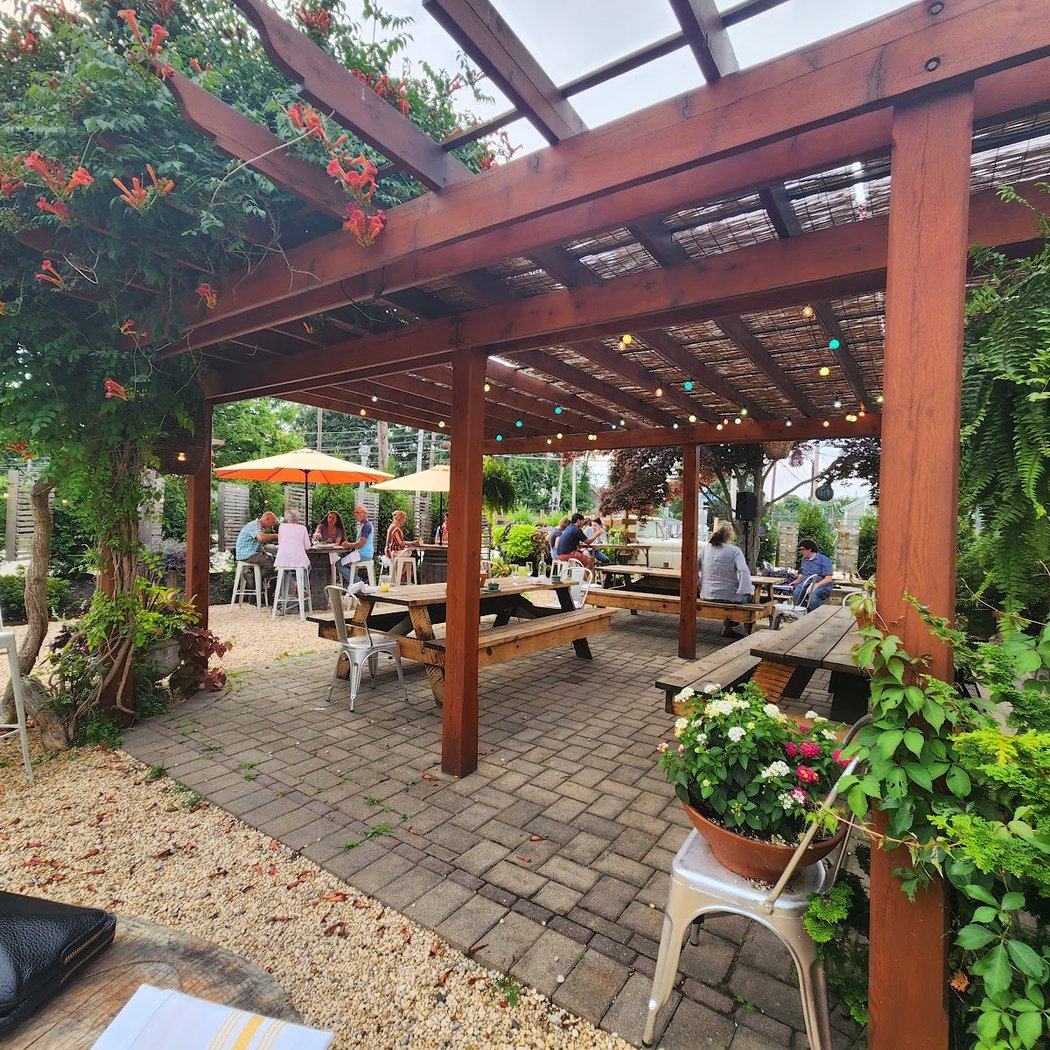 People's Pub Bayport 1