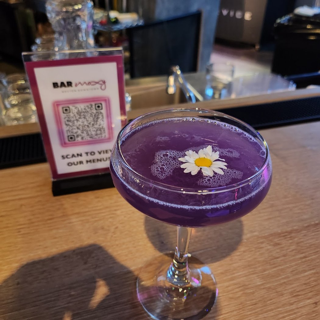 Bar Moxy 1