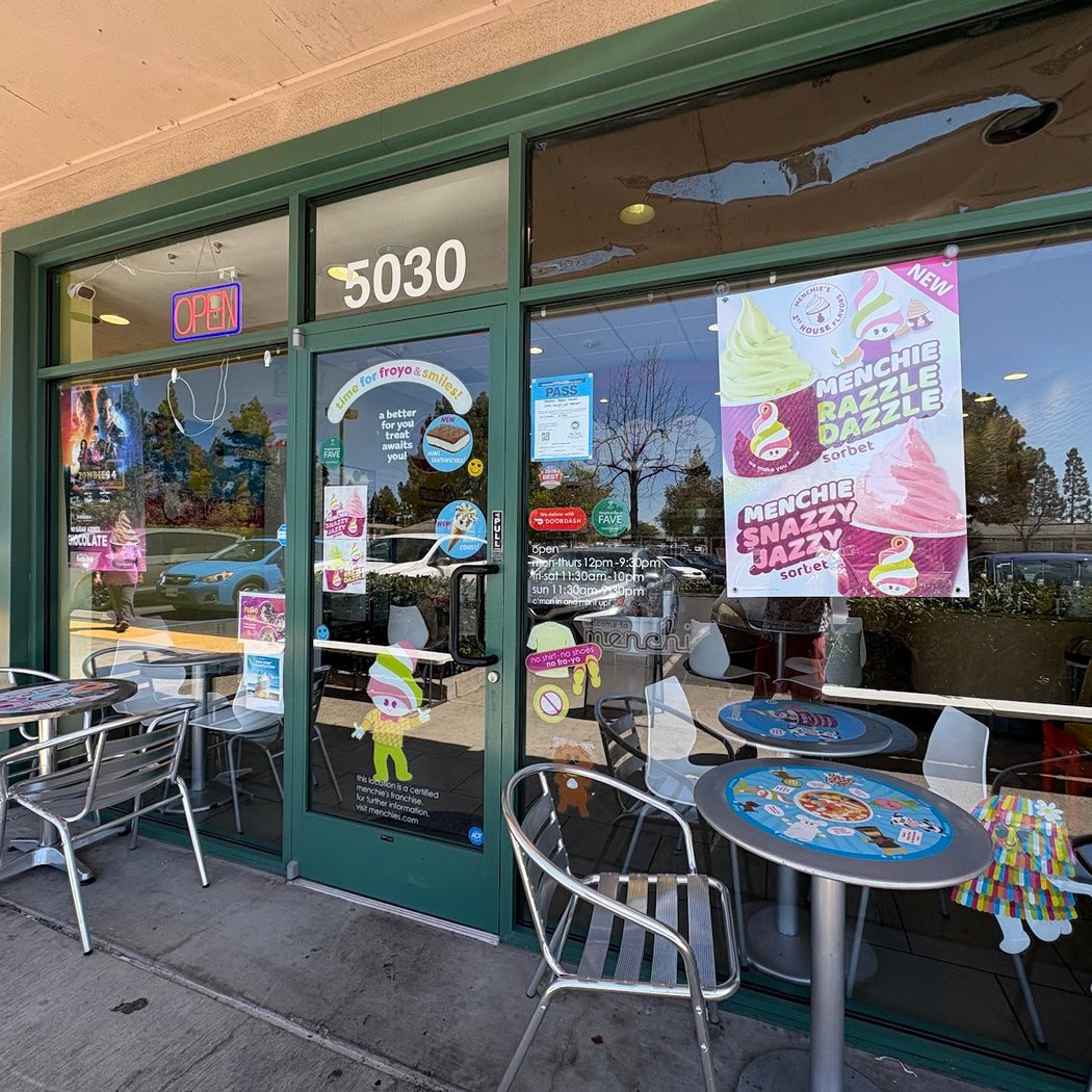 Menchie's Frozen Yogurt 2