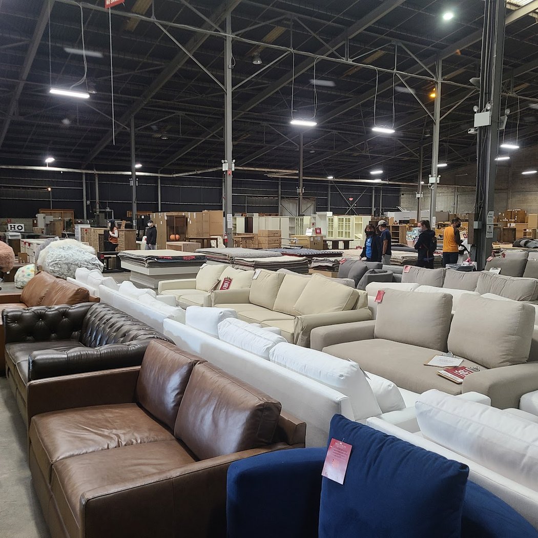 Pottery Barn Outlet 3