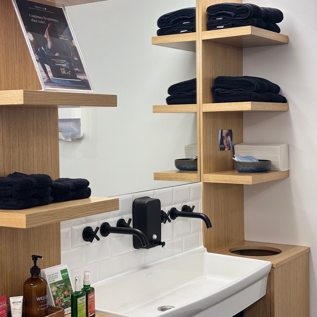 Yuj Yoga Studio Shop - Trocadero 3
