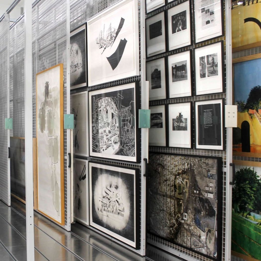 Visitez les réserves du Fonds d'art contemporain !