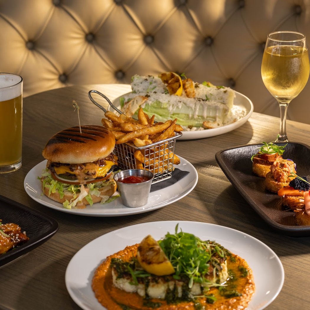 Studio Golf | Bar and Grill 3