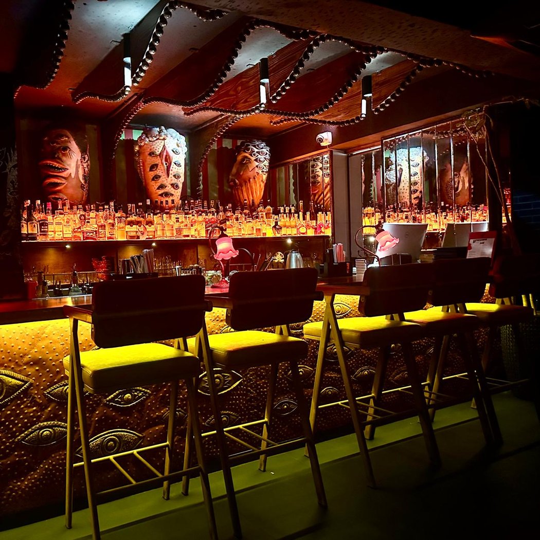 Dali and Gala Cocktail Bar 4