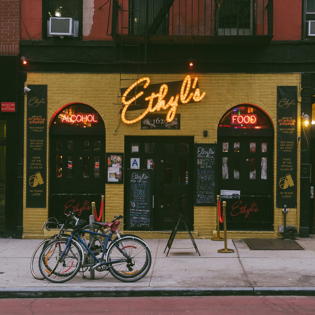 Ethyl's Bar & Restaurant 3