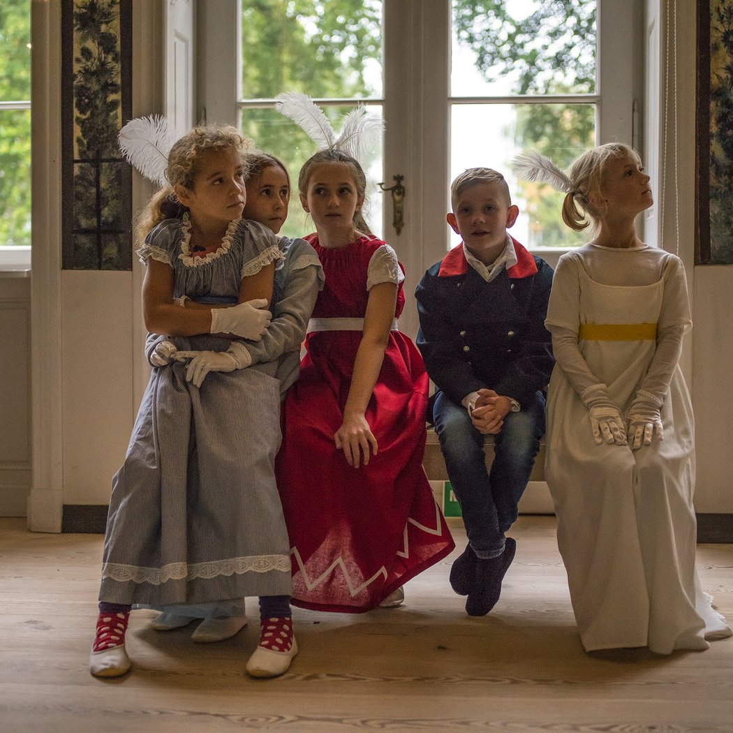 Königskinder – Wie das Leben im Schloss wirklich warFamilienführung für Kinder von 6 bis 10 Jahren