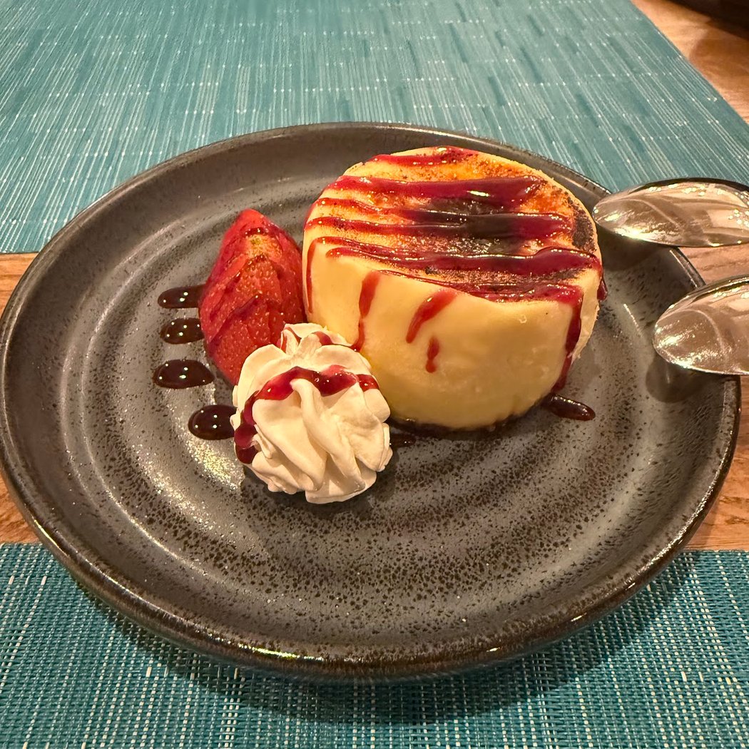 Finch's Restaurant + Lounge 3