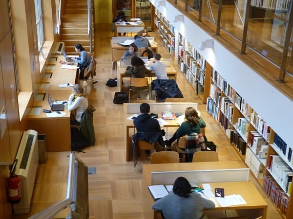 Les éditions Hetzel à la médiathèque de Sèvres 4