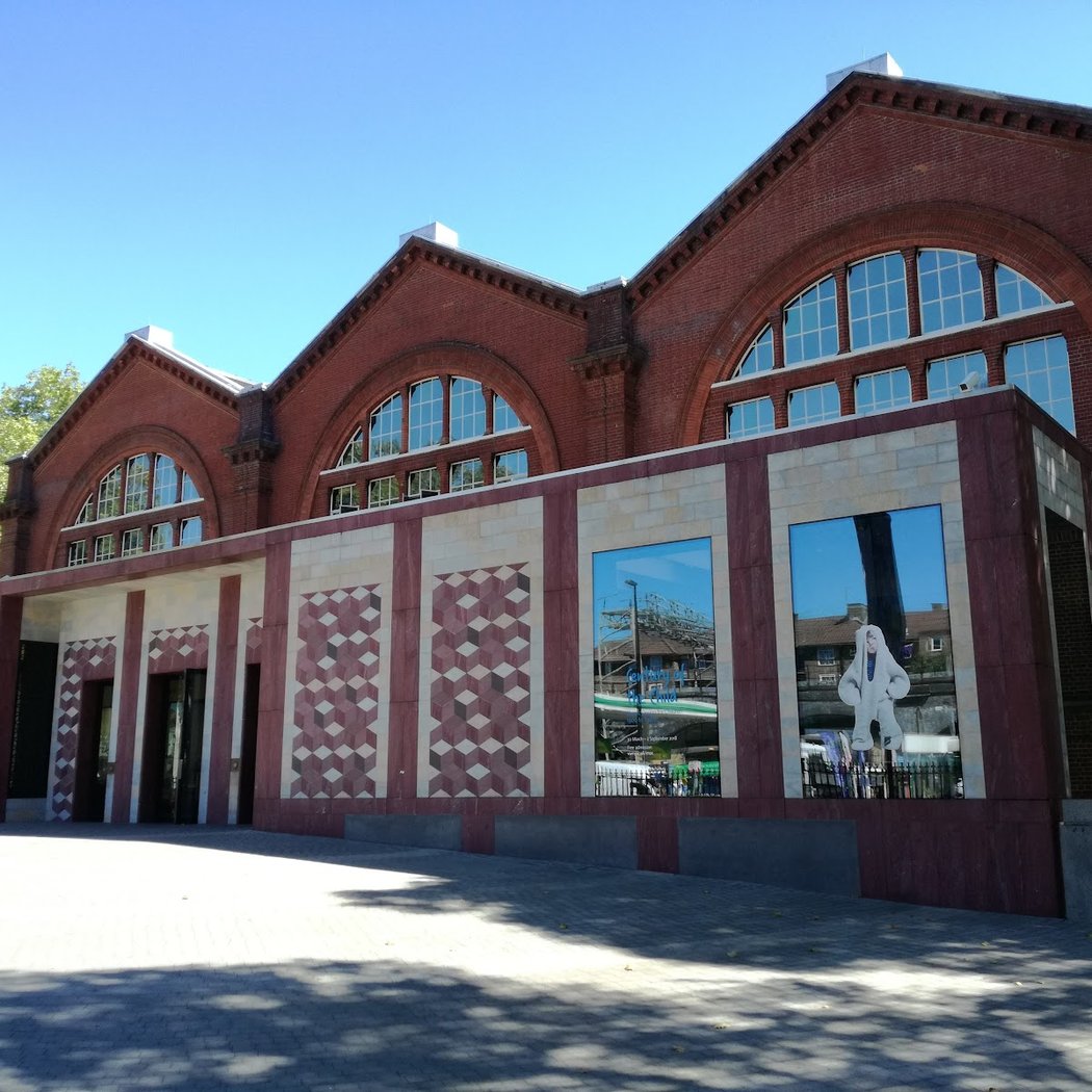 Young V&A 2