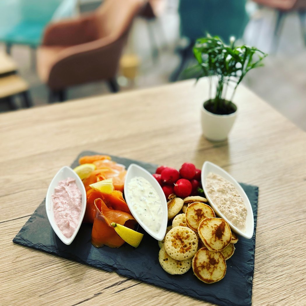 Chez Les Filles - Bar à Vin, Cocktails & Tapas 3