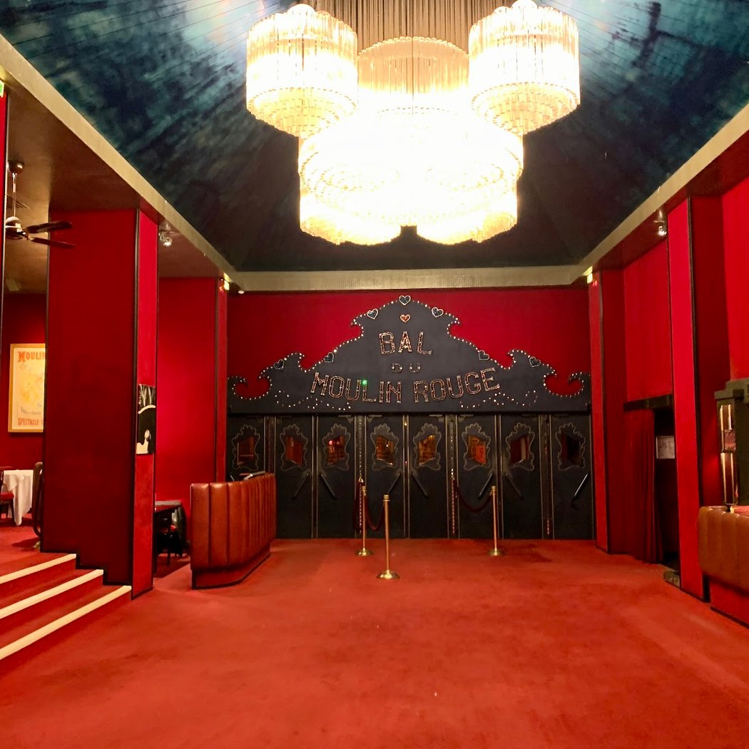 Moulin Rouge Cabaret 2