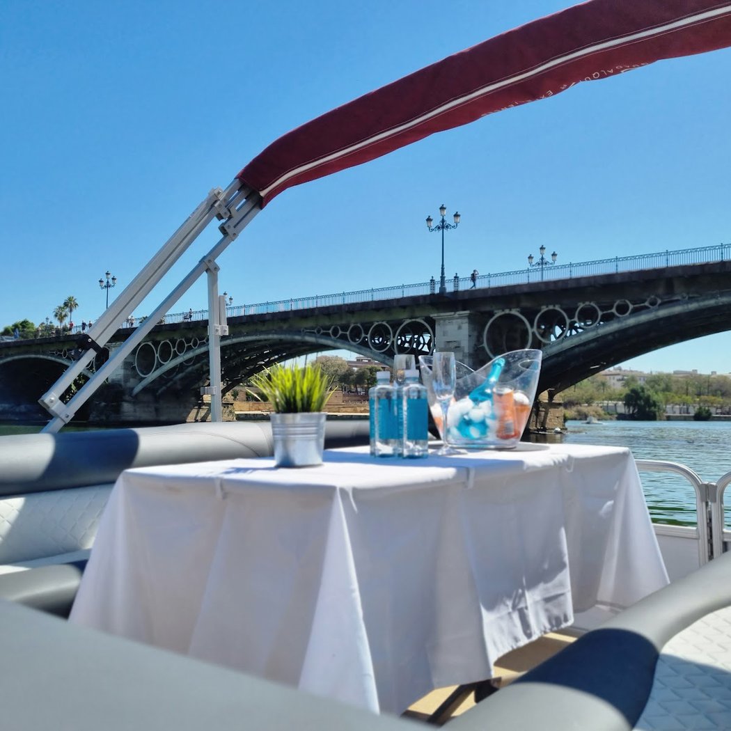 BERGANTE SEVILLA: Cruceros privados por el Guadalquivir, barco catamarán open 1