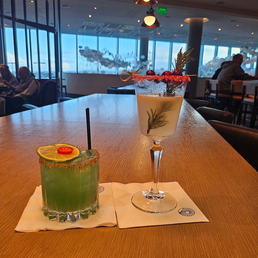 Twin Crafts Bar at Grand Hyatt SFO 3